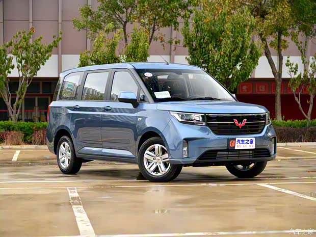 上汽通用五菱 五菱宏光PLUS 2019款 1.5T 手動(dòng)豪華型 7座