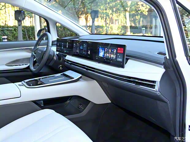 上汽大通 上汽大通MAXUS G70 2023款 2.0T 自動(dòng)旗艦版 上汽大通 上汽大通MAXUS G70 2023款 2.0T 自動(dòng)旗艦版