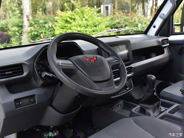 上汽通用五菱 五菱龍卡 2023款 2.0L 舒適型 上汽通用五菱 五菱龍卡 2023款 2.0L 舒適型