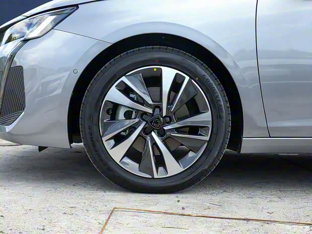 东风标致 标致408 2022款 顶配版 东风标致 标致408 2022款 顶配版