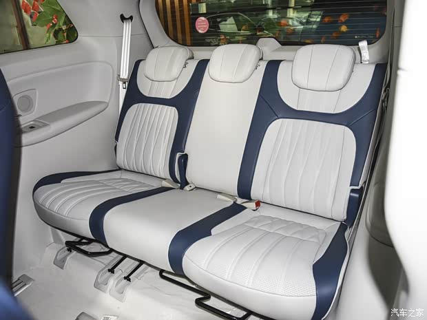 上汽集团 荣威iMAX8 2021款 400TGI 新赢家尊荣版 上汽集团 荣威iMAX8 2021款 400TGI 新赢家尊荣版