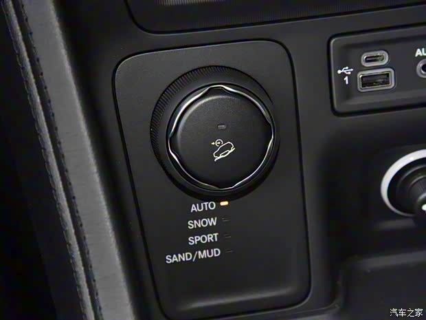 广汽菲克Jeep 大指挥官 2018款 2.0T 四驱尊享导航版