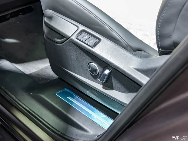 上汽奧迪 奧迪Q6 2022款 50 TFSI 基本型