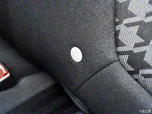 上汽集團(tuán) 名爵ZS 2018款 1.5L 手動(dòng)65寸巨幕天窗版