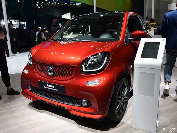 smart smart fortwo 2018款 0.9T 80千瓦20周年特别版 smart smart fortwo 2018款 0.9T 80千瓦20周年特别版