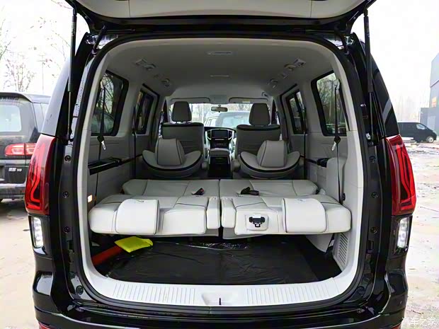 東風(fēng)風(fēng)行 風(fēng)行M7 2022款 領(lǐng)爵款 2.0T 自動侯爵版