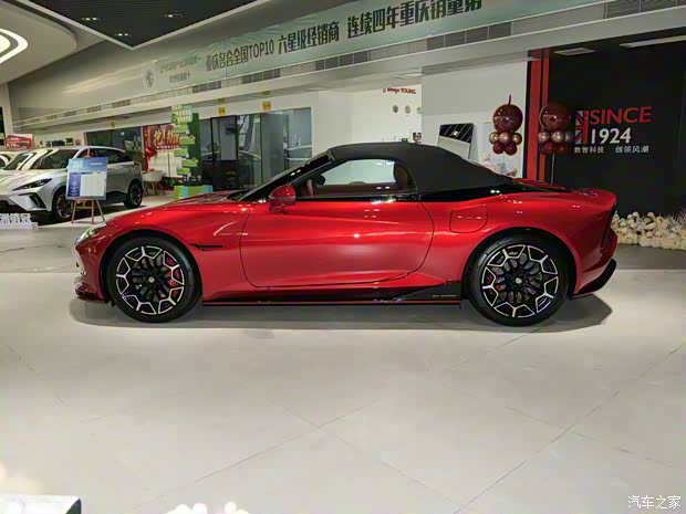 上汽集团 MG Cyberster 2023款 501km 魅力心动版 上汽集团 MG Cyberster 2023款 501km 魅力心动版