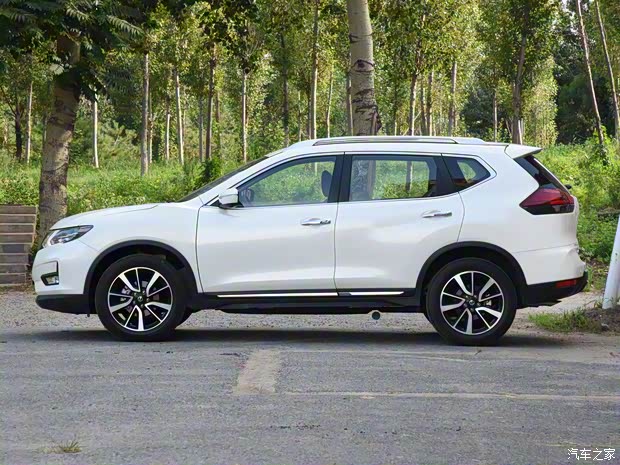 东风日产 奇骏 2021款 2.5L XV Premium CVT 4WD至尊领航版 东风日产 奇骏 2021款 2.5L XV Premium CVT 4WD至尊领航版
