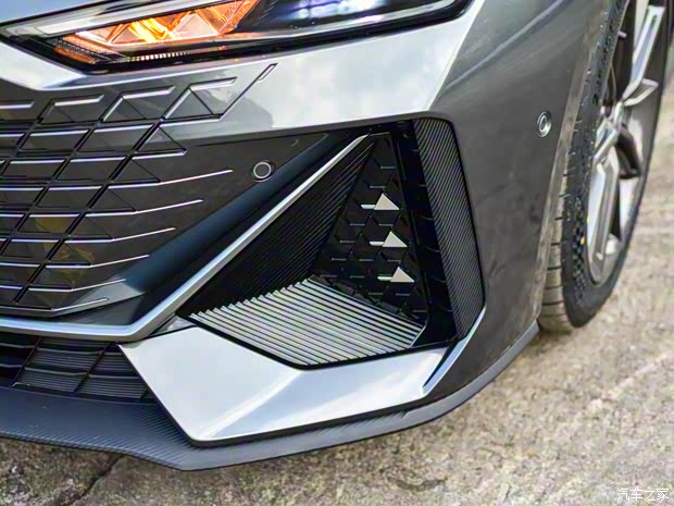 長(zhǎng)安汽車 長(zhǎng)安UNI-V 2022款 基本型