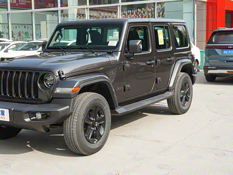 2022款 2.0T 高地四门版 2022款 2.0T 高地四门版