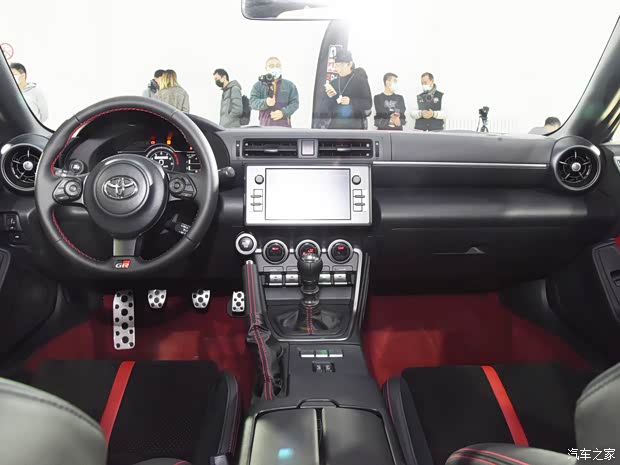 豐田(進(jìn)口) 豐田86 2022款 GR 86 2.4L 手動(dòng)基本型