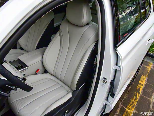 上汽集团 荣威RX5 eMAX 2022款 PHEV无畏尊荣版