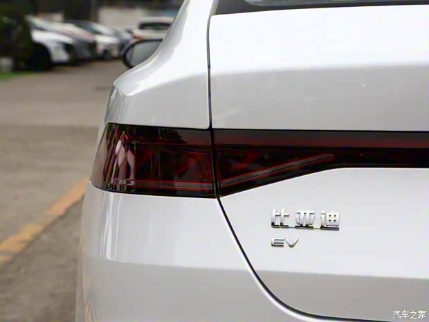 比亚迪 秦PLUS 2021款 EV 400KM 领畅版 比亚迪 秦PLUS 2021款 EV 400KM 领畅版