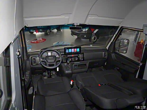 南京依维柯 依维柯得意 2023款 多功能客车