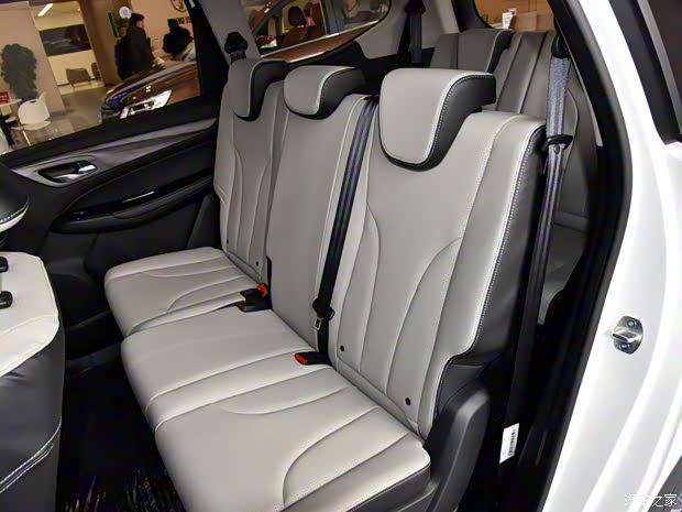 上汽通用五菱 宝骏730 2019款 1.5T CVT旗舰版