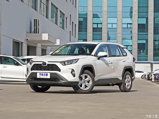 一汽丰田 RAV4荣放 2022款 2.0L CVT两驱都市版 一汽丰田 RAV4荣放 2022款 2.0L CVT两驱都市版