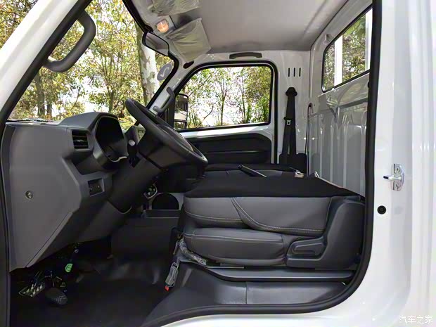 上汽通用五菱 五菱龍卡 2023款 2.0L 舒適型 上汽通用五菱 五菱龍卡 2023款 2.0L 舒適型