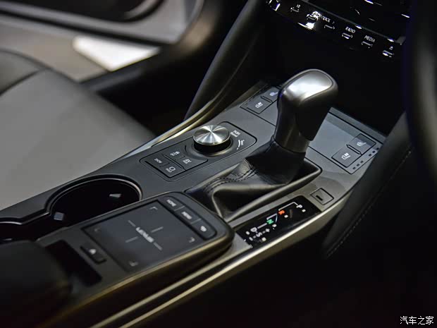 雷克薩斯 雷克薩斯IS 2021款 300h 中國澳門版