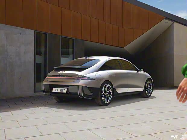 現(xiàn)代(進(jìn)口) IONIQ(艾尼氪)6 2022款 基本型