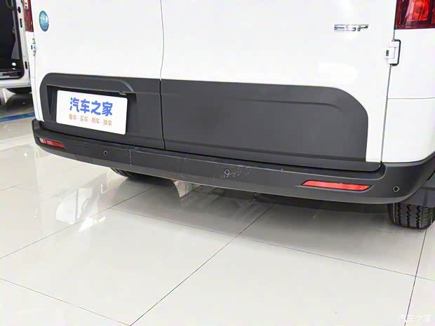 上汽大通 上汽大通MAXUS 新途V70 2023款 2.0T柴油手動精英版5/6座 93kW