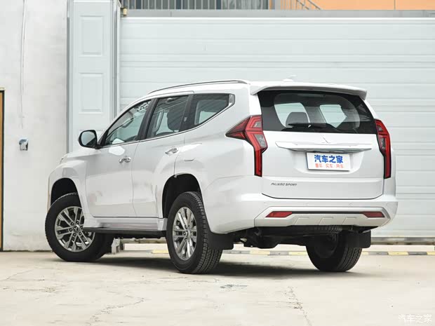 三菱(进口) 帕杰罗·劲畅(进口) 2020款 3.0L 尊贵版