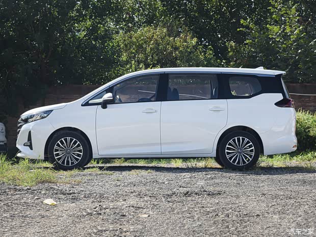 广汽乘用车 传祺M6 2021款 270T 自动尊荣版（六座）