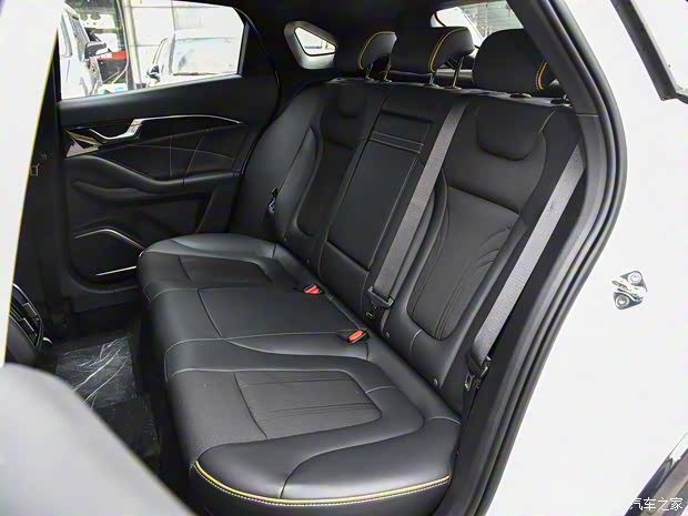 一汽奔腾 奔腾B70S 2022款 30TD 高配版