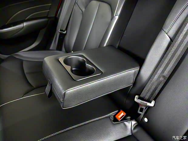 上汽集團(tuán) 榮威i6 2019款 PLUS 1.6L CVT 4G互聯(lián)榮耀旗艦版