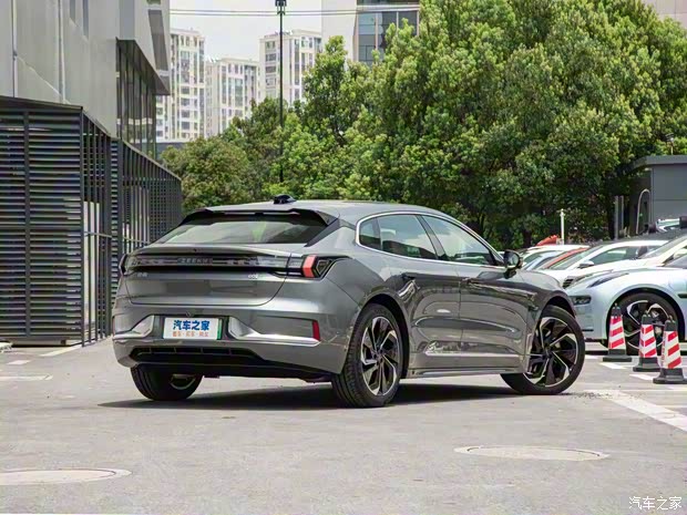 极氪 极氪001 2022款 超长续航双电机 ME版