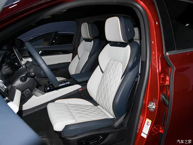 比亚迪 唐新能源 2022款 DM-p 215KM 四驱旗舰型