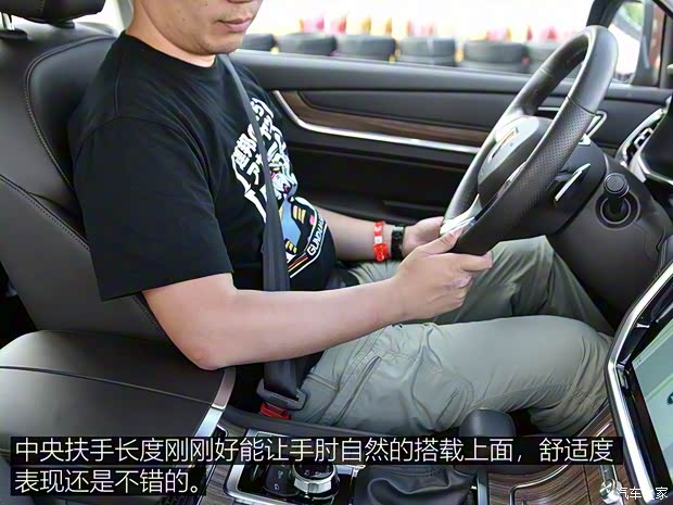 上汽集团 荣威RX8 2018款 30T 智联网四驱至尊版 上汽集团 荣威RX8 2018款 30T 智联网四驱至尊版