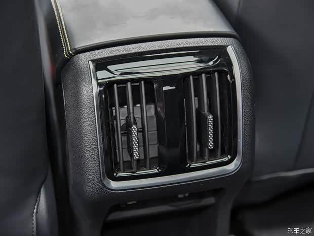 一汽奔腾 奔腾B70S 2022款 30TD 高配版