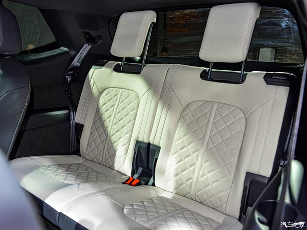 上汽奥迪 奥迪Q6 2022款 50 TFSI quattro 凌云版edition one 飞骑套装 6座 上汽奥迪 奥迪Q6 2022款 50 TFSI quattro 凌云版edition one 飞骑套装 6座