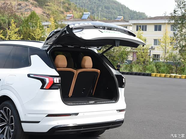 领克 领克09新能源 2023款 2.0TD EM-P 远航版PM 七座 领克 领克09新能源 2023款 2.0TD EM-P 远航版PM 七座