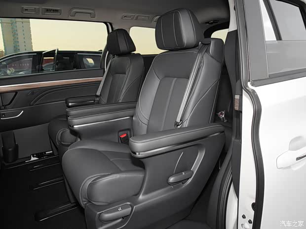 广汽乘用车 传祺M8 2022款 350T 高配版