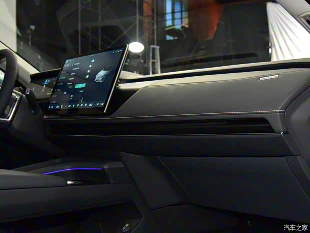 长安深蓝 长安深蓝SL03 2022款 712km 高配纯电版