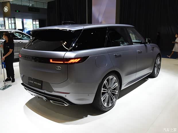 路虎(进口) 揽胜运动版 2023款 3.0 L6 P400 Dynamic SE
