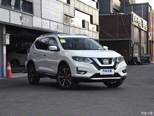 東風(fēng)日產(chǎn) 奇駿 2020款 2.5L CVT至尊領(lǐng)航版 4WD