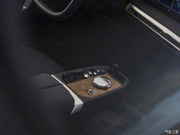 宝马(进口) 宝马iX 2022款 M60 欧洲版 宝马(进口) 宝马iX 2022款 M60 欧洲版