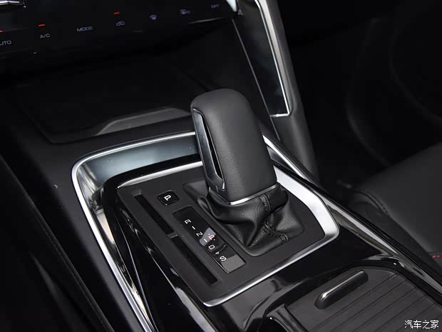 上汽通用五菱 新寶駿RS-5 2020款 300T CVT 智能旗艦型