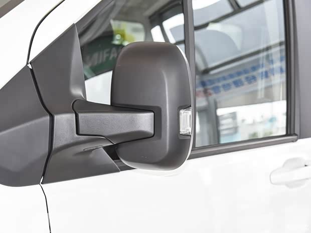 上汽大通 上汽大通MAXUS 新途V70 2023款 2.0T柴油手動精英版5/6座 93kW