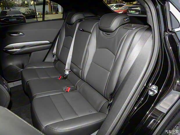 上汽通用凱迪拉克 凱迪拉克XT4 2023款 28T 兩驅(qū)尊貴型