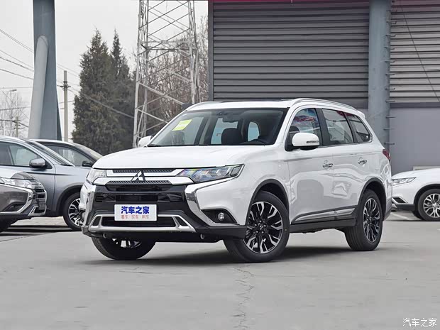 广汽三菱 欧蓝德 2019款 2.4L 四驱致享版 5座 广汽三菱 欧蓝德 2019款 2.4L 四驱致享版 5座