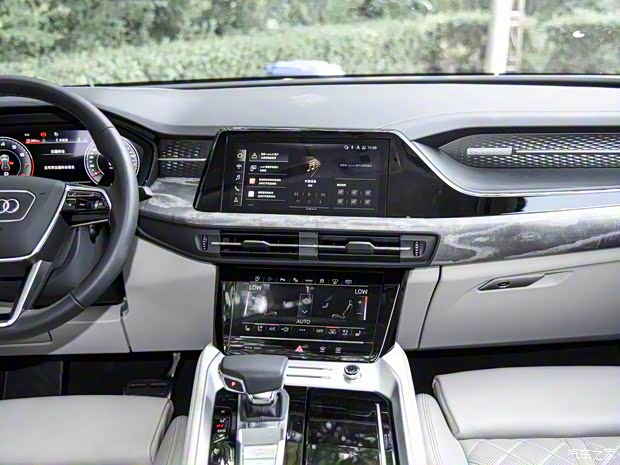 上汽奥迪 奥迪Q6 2022款 45 TFSI quattro 齐云型 羽林套装 7座