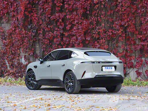 阿維塔科技 阿維塔11 2022款 長續(xù)航雙電機奢享版