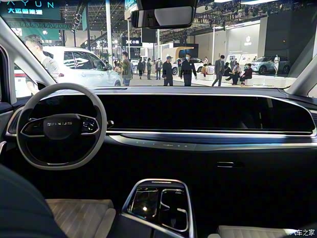 上汽大通 上汽大通MAXUS MIFA 9 2022款 浩瀚森林 上汽大通 上汽大通MAXUS MIFA 9 2022款 浩瀚森林