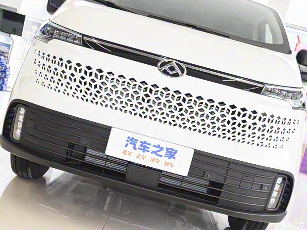 上汽大通 上汽大通MAXUS 新途V70 2023款 2.0T柴油手動精英版5/6座 93kW