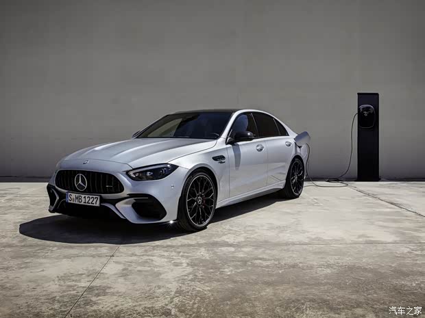 梅賽德斯-AMG 奔馳C級(jí)AMG新能源 2023款 AMG C 63 S 4MATIC