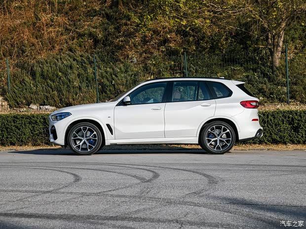 宝马(进口) 宝马X5 2019款 xDrive40i 尊享型 M运动套装 宝马(进口) 宝马X5 2019款 xDrive40i 尊享型 M运动套装