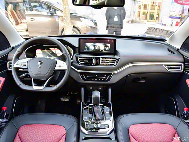 一汽奔腾 奔腾T33 2019款 1.6L 自动互联智享型 国VI 一汽奔腾 奔腾T33 2019款 1.6L 自动互联智享型 国VI